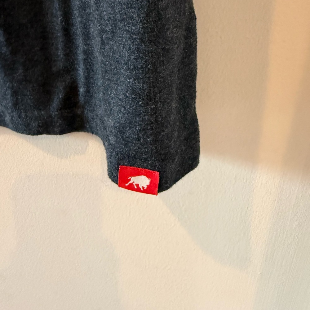 Sportique Men’s El Valle Suns Charcoal T-Shirt - Picture 3 of 7